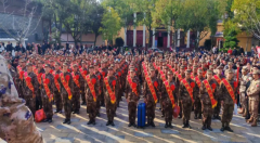 周氏宗亲联谊会欢送九名优秀青年参军入伍报效祖国